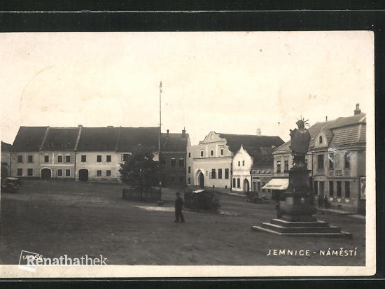 AK-Jemnice-Platz-mit-Hotel-Denkmal