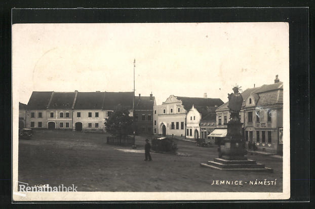 AK-Jemnice-Platz-mit-Hotel-Denkmal.jpg