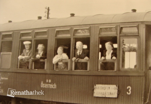 Bahnhof Waidhofen Reisende im Waggon