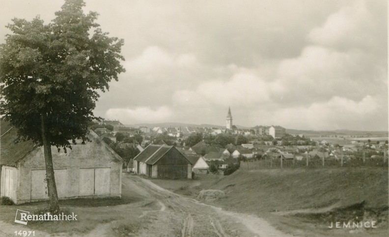 Pohled od východu - garáže  nad vítem1930.jpg