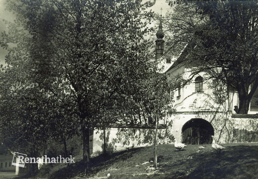 1940 barokní brána kláštera / Barockes Tor des Klosters