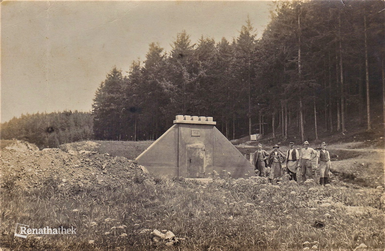 Červený Hrádek-stavba vodojemu -r.1918.jpg