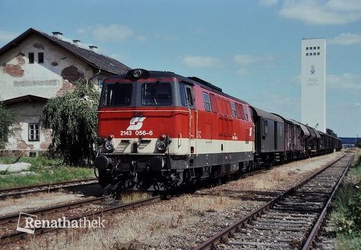 2143 056-6 mit dem GmP 71403 in Gross Siegharts nach dem Verschub abfahrtsbereit Richtung Göpfritz am 12.8.1993