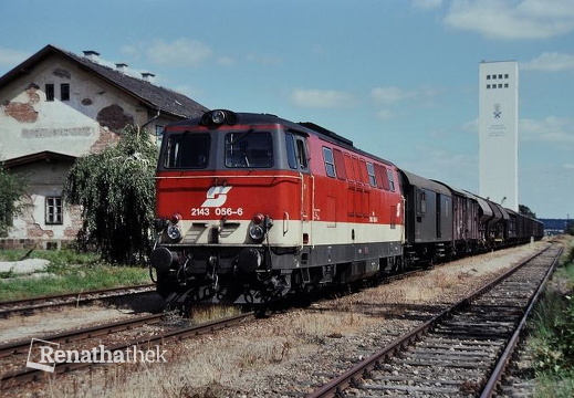 2143 056-6 mit dem GmP 71403 in Gross Siegharts nach dem Verschub abfahrtsbereit Richtung Göpfritz am 12.8.1993